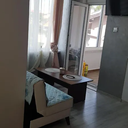 ани Apartment *