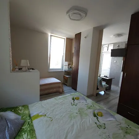 ани Apartment